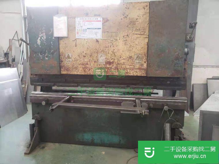 低價轉(zhuǎn)讓出售二手折彎機(jī)