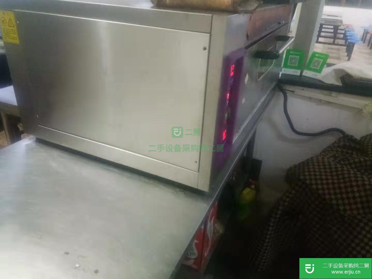 出售二手的烤箱，四門冰箱，臺式冰柜和面機