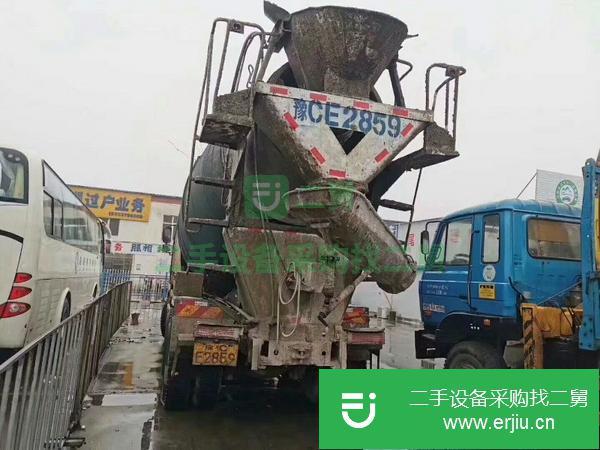 二手混泥土攪拌罐車 便宜出售解放國三13年大12方