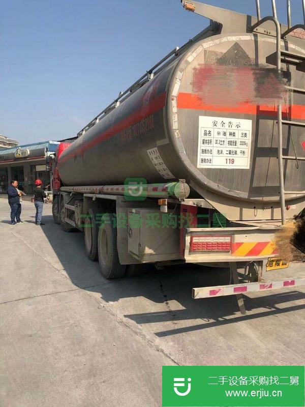 轉(zhuǎn)讓32噸東風(fēng)國五鋁合金油罐車低價(jià)急售