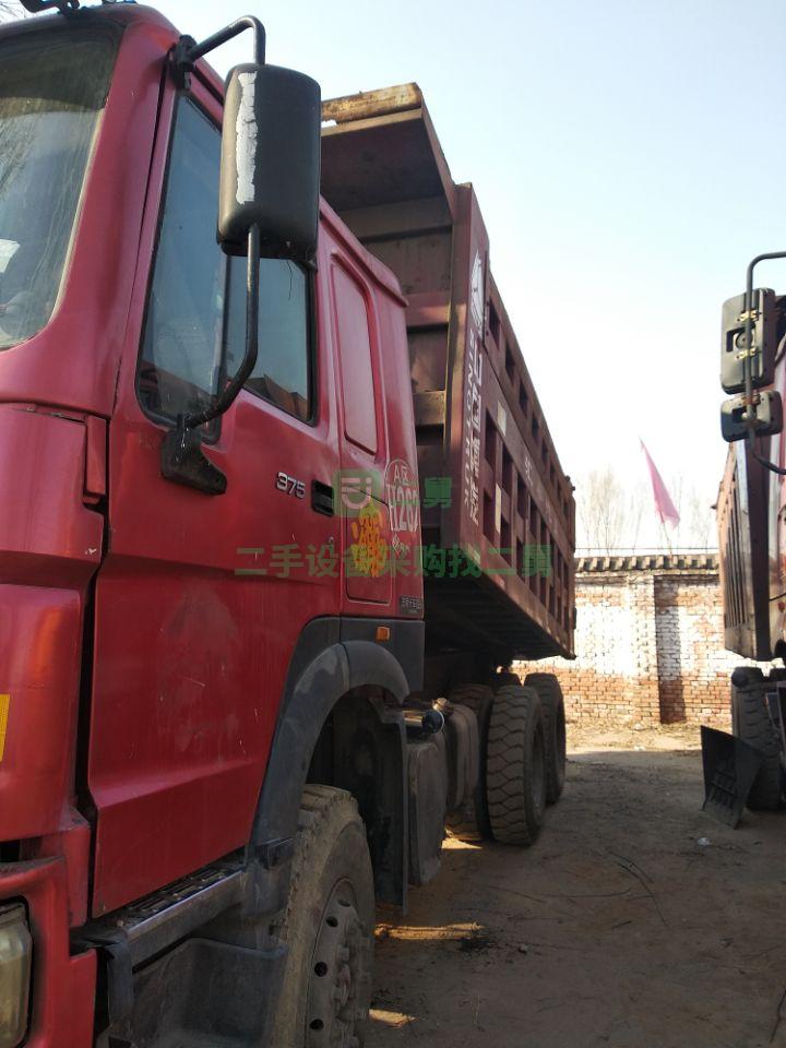 出售16年的二手九成新的豪沃自卸車