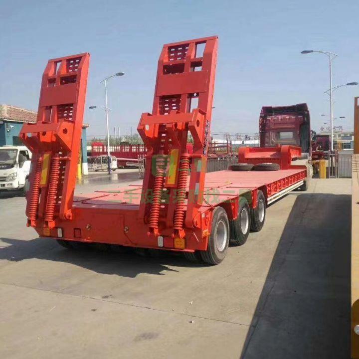 液壓爬梯購機板半掛車