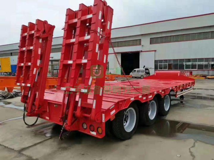 液壓爬梯購機板半掛車