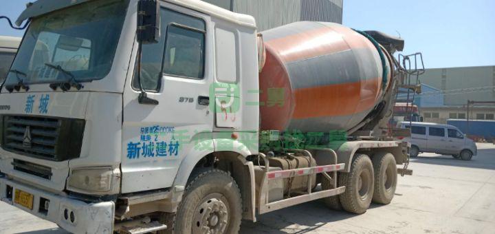 13年豪沃中聯重科攪拌車