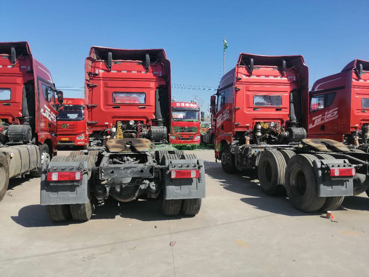 17年五月份解放JH6 牽引車(chē)出售