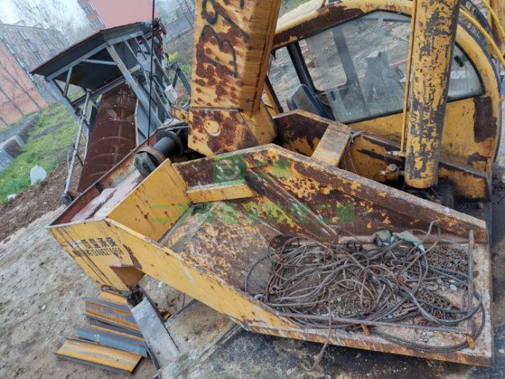 出售唐駿底盤吊車 底盤無任何開焊地方放 油電混合 車況良好 正在使用