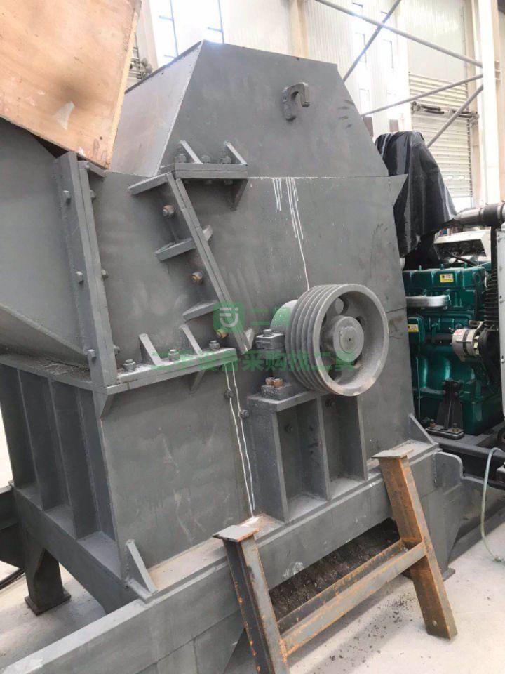 二手的1000型廢鋼破碎機及配套150千瓦發電機組