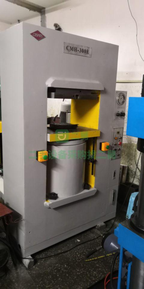 出售二手的300噸大同框架油壓機，工作臺面580*