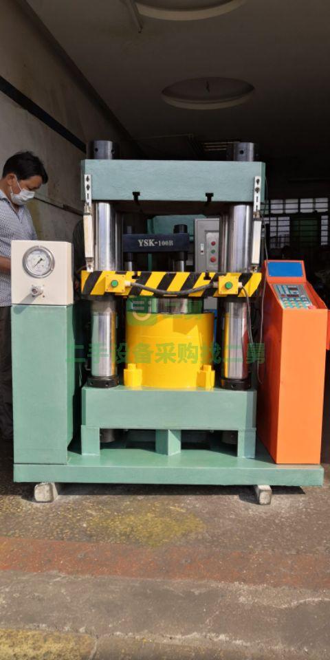 200T四柱油壓機(jī)，工作臺(tái)左右柱內(nèi)480、前后540、開口3