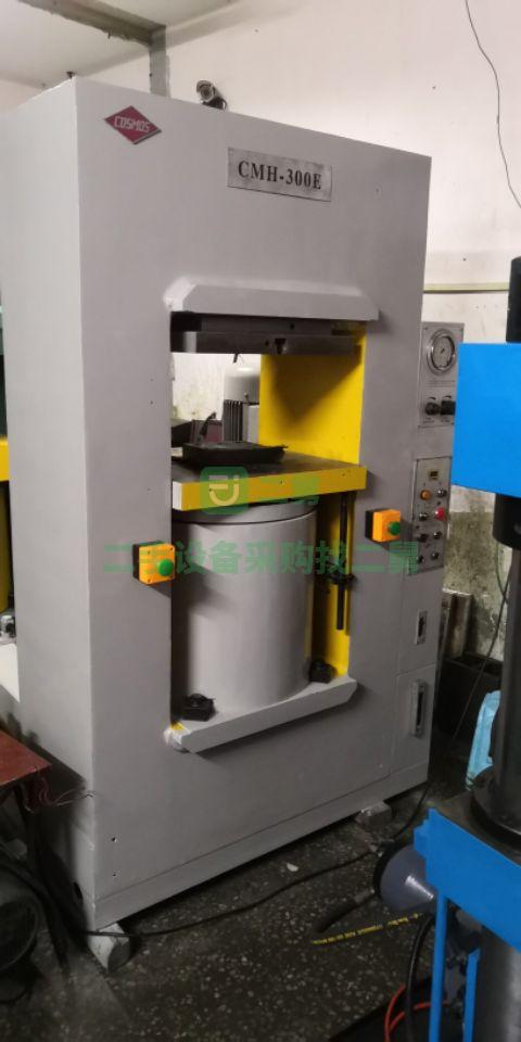 出售二手的300噸大同框架油壓機，工作臺面580*