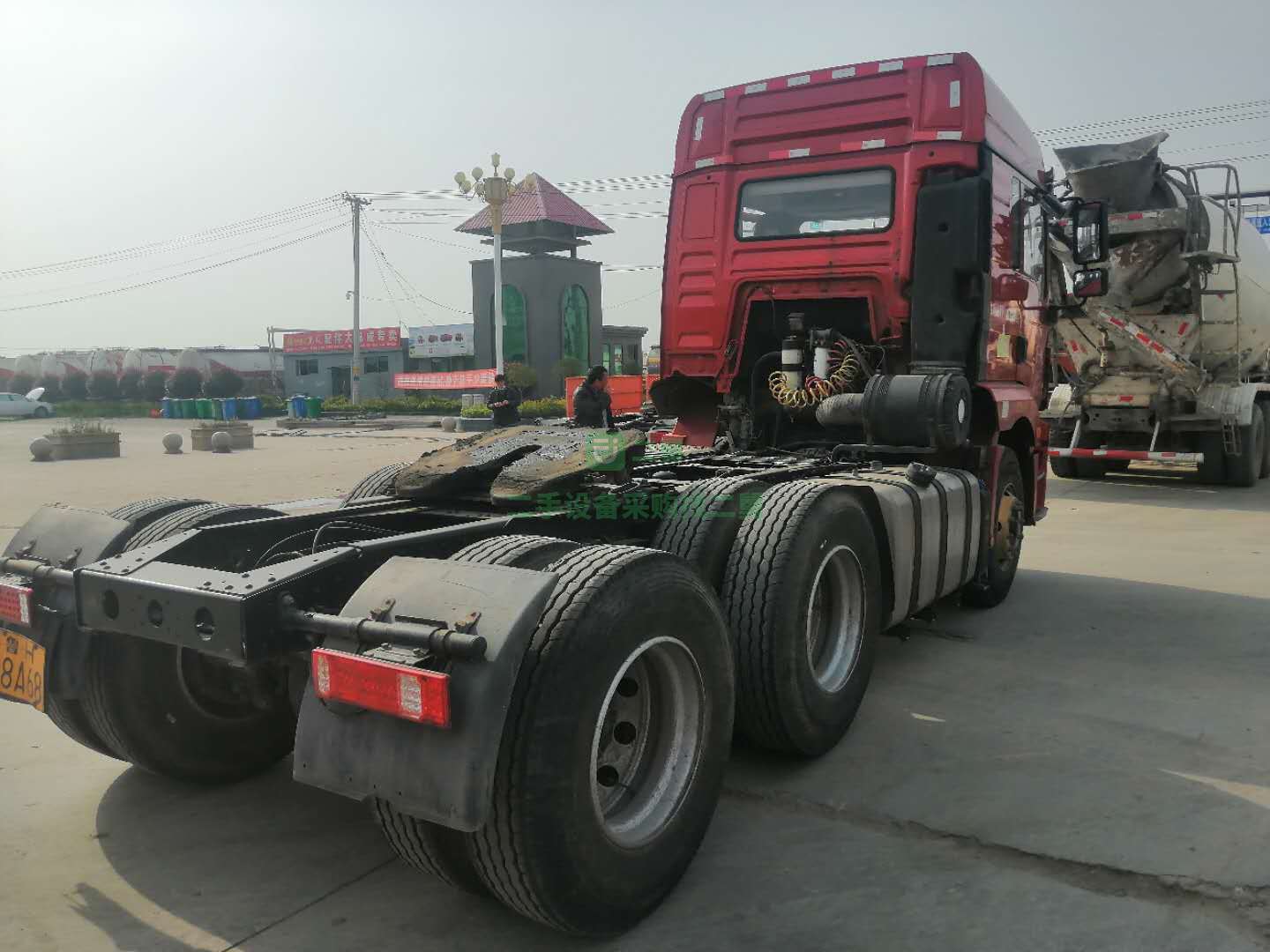 出售18年5月份，德龍新M3000牽引車，國五排放，雙驅輕體，濰柴動力