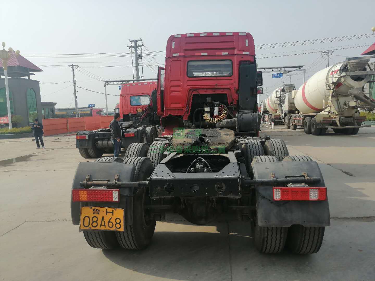 出售18年5月份，德龍新M3000牽引車，國五排放，雙驅輕體，濰柴動力