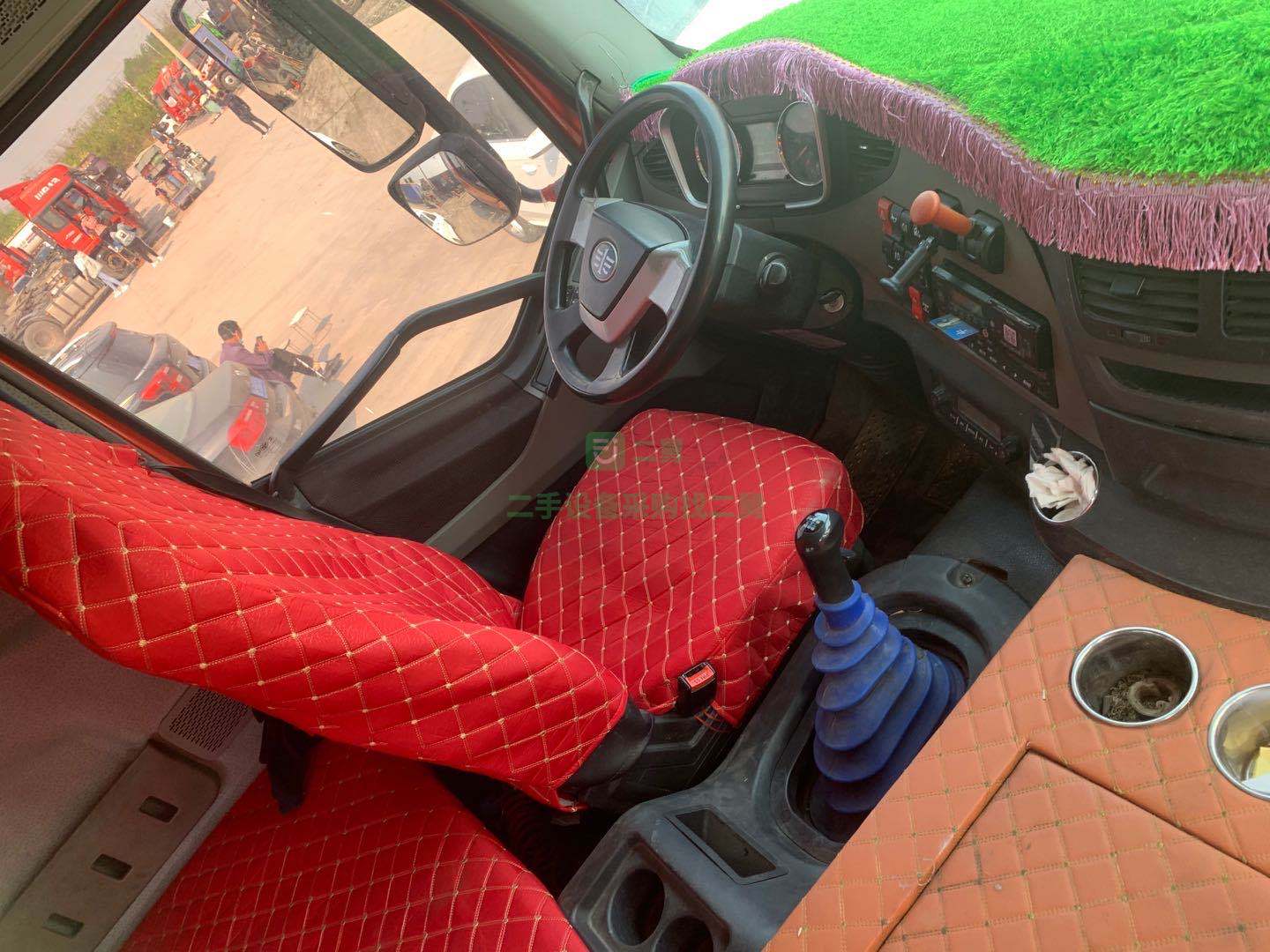 出售15年6月解放牽引車420馬力國四