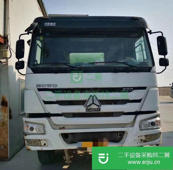 轉(zhuǎn)讓17年10月中聯(lián)豪沃大15方攪拌車兩臺(tái)，國(guó)五