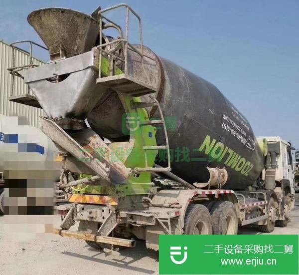 轉(zhuǎn)讓17年10月中聯(lián)豪沃大15方攪拌車兩臺(tái)，國(guó)五