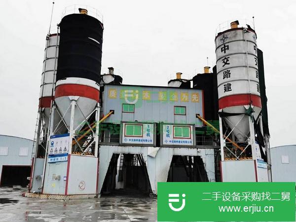 轉(zhuǎn)讓二手的雙180攪拌站，2017年南方路機(jī)產(chǎn)，鋼結(jié)構(gòu)配料機(jī)，10個200噸罐