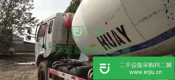 二手混凝土攪拌車 轉(zhuǎn)讓17年大運小型水泥攪拌車