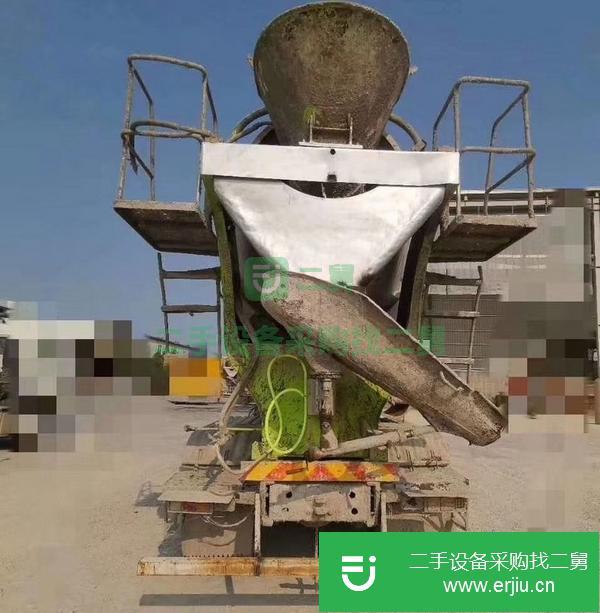 轉(zhuǎn)讓17年10月中聯(lián)豪沃大15方攪拌車兩臺(tái)，國(guó)五