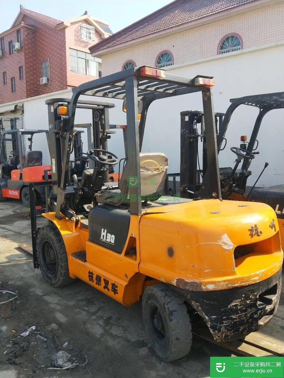 出售3噸柴油二手九成新叉車