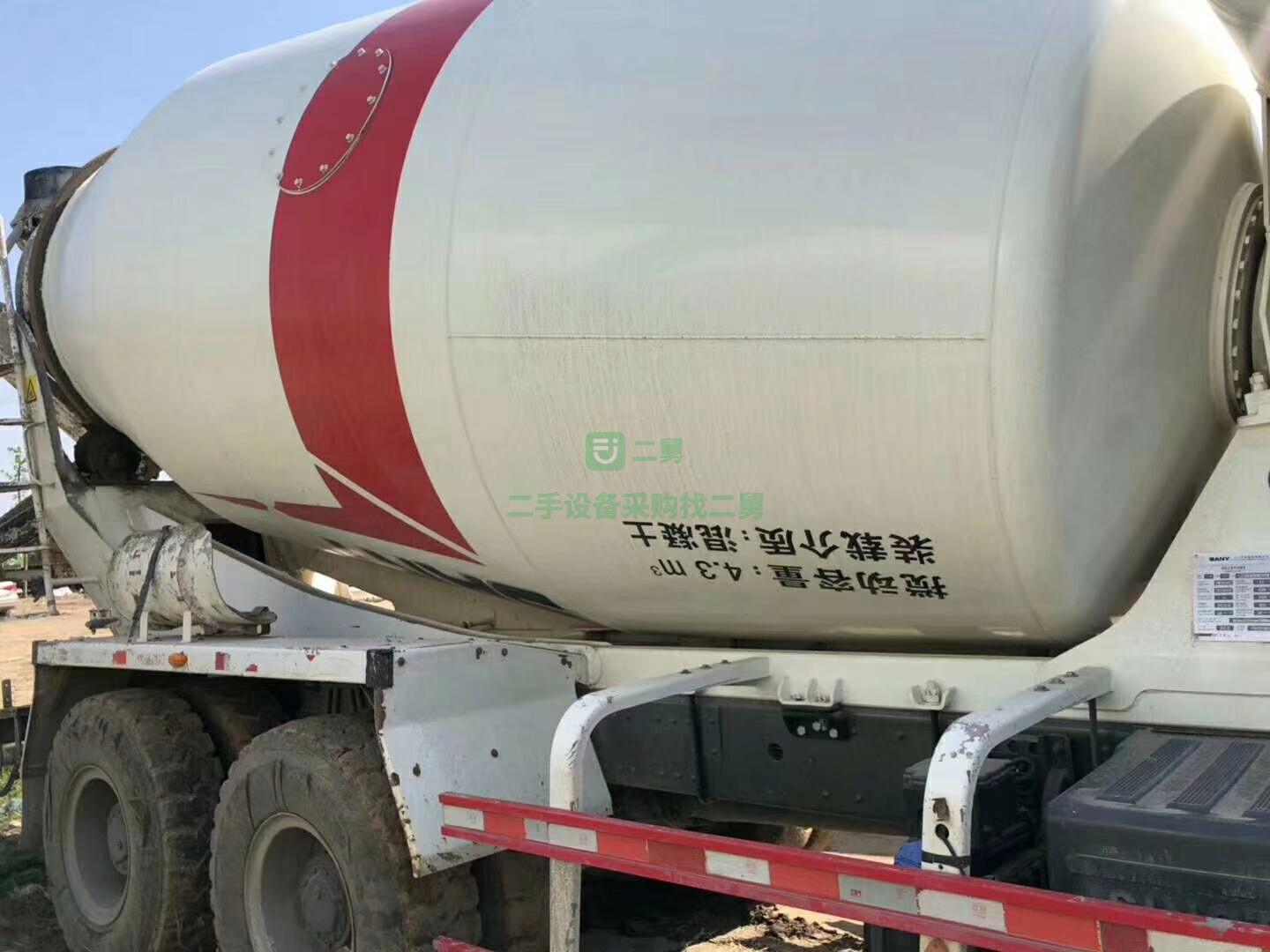出售17年豪沃?jǐn)嚢柢嚕瑖?guó)五排放，配三一標(biāo)準(zhǔn)14方罐