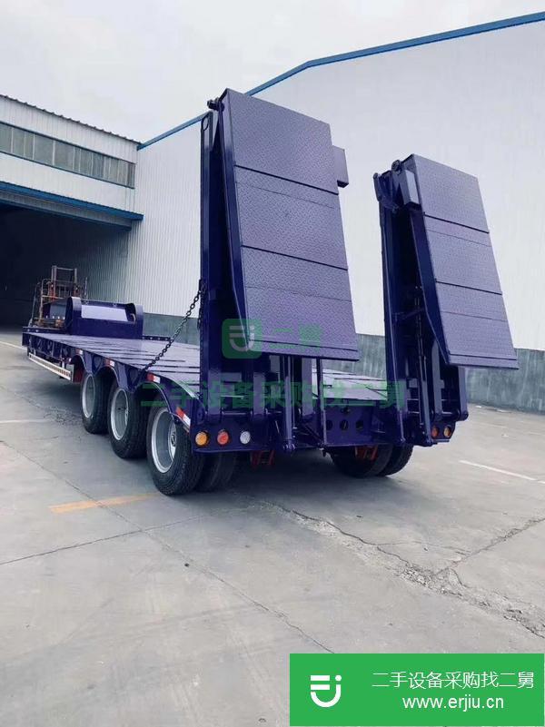 轉讓4.2米爬梯中臥挖機運輸車更結實的半掛車全國可分期