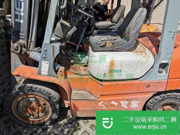 出售 兩臺二手叉車！