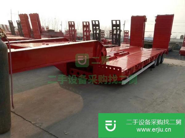 轉讓4.2米爬梯中臥挖機運輸車更結實的半掛車全國可分期