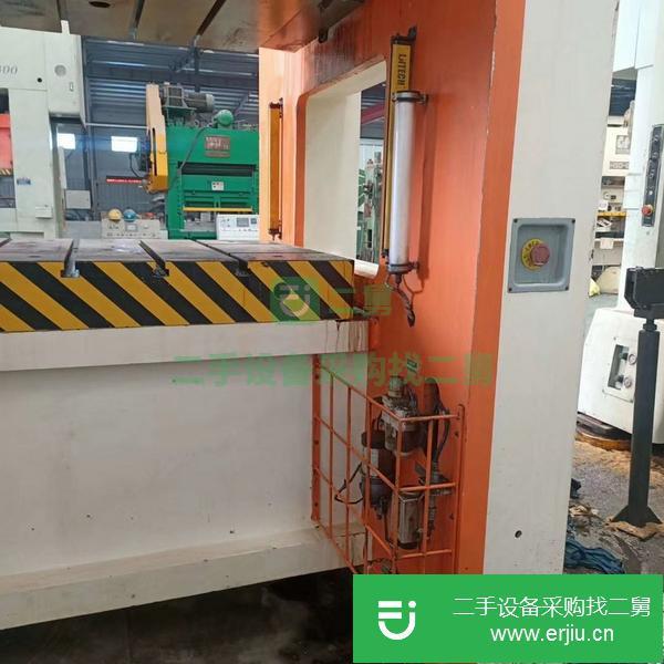 出售楊力龍門400噸沖床一臺。