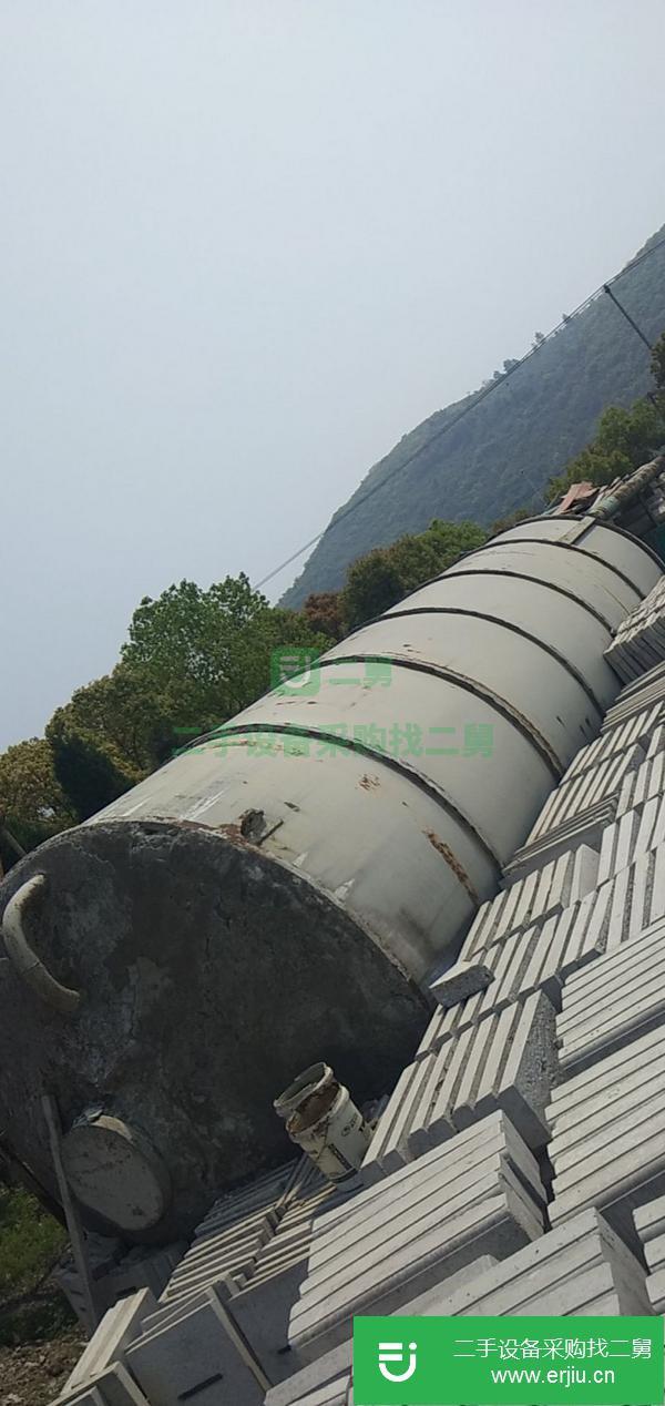 低價出售二手的攪拌站。水泥罐