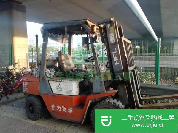 轉(zhuǎn)讓3噸合力叉車一臺