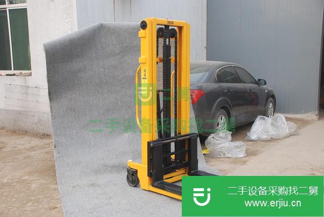 出售二手的手動叉車，