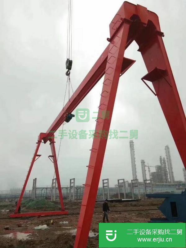 出售起重機10噸全包箱龍門吊，跨度26米，有效起升9米，成色九成新