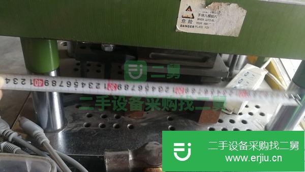 轉(zhuǎn)讓出售5噸立式注塑機(jī)低價
