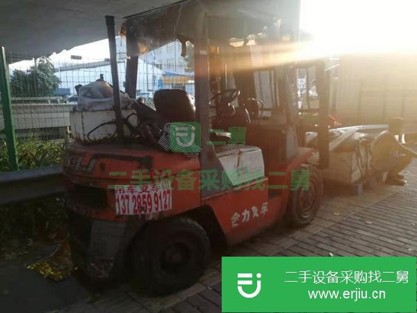 轉(zhuǎn)讓3噸合力叉車一臺