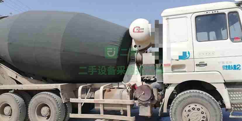 急出售二手攪拌車德龍環(huán)球價格便宜，需要的聯(lián)系