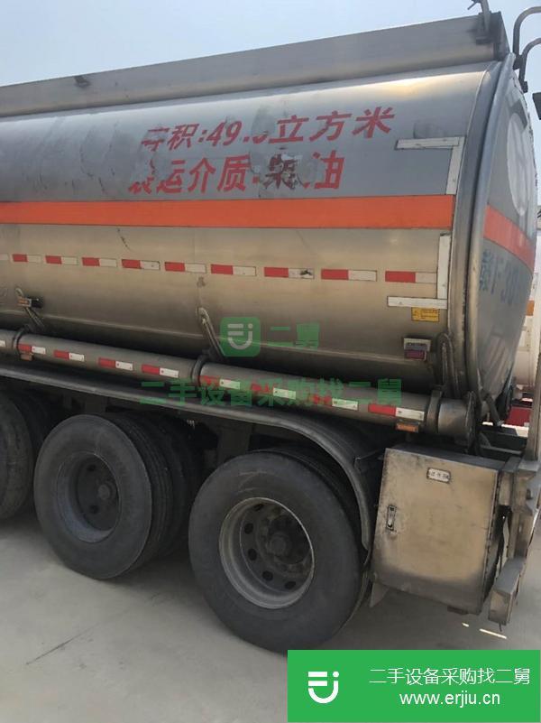 二手的九成新的半掛車危險(xiǎn)品運(yùn)輸車出售
