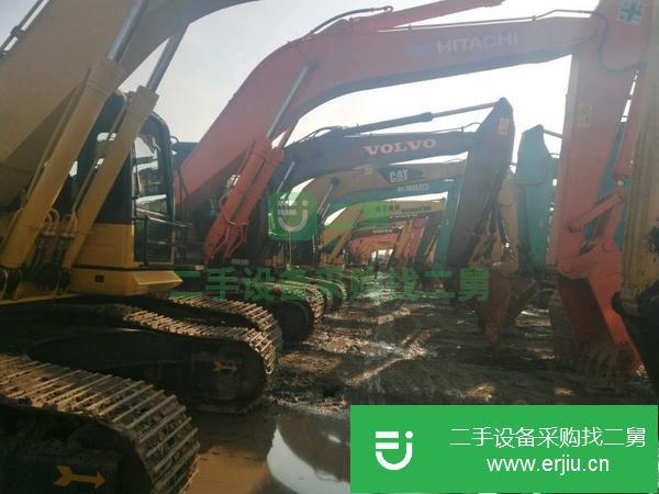 轉(zhuǎn)讓二手進(jìn)口小松60挖機(jī)和國產(chǎn)挖掘機(jī)。