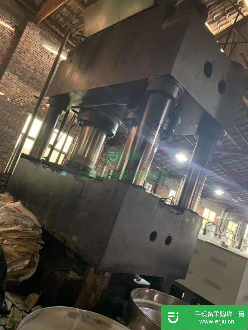 出售一臺南通產1400T大液壓機，臺面1.6米X2.6米