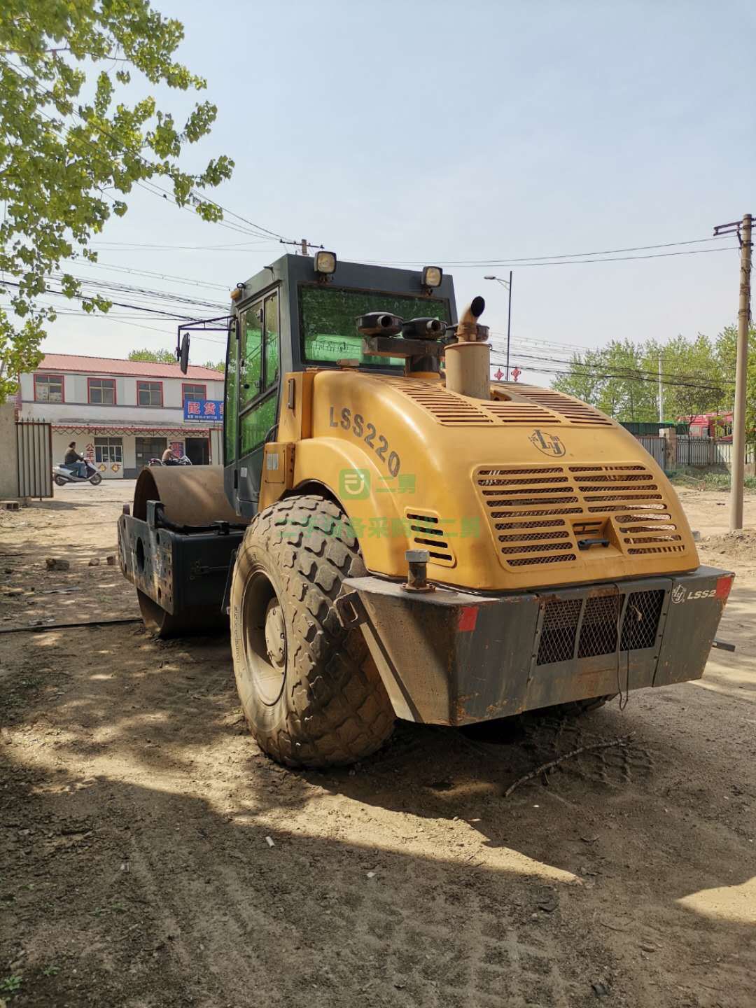 出售洛陽(yáng)16年20噸壓路機(jī)帶振動(dòng)