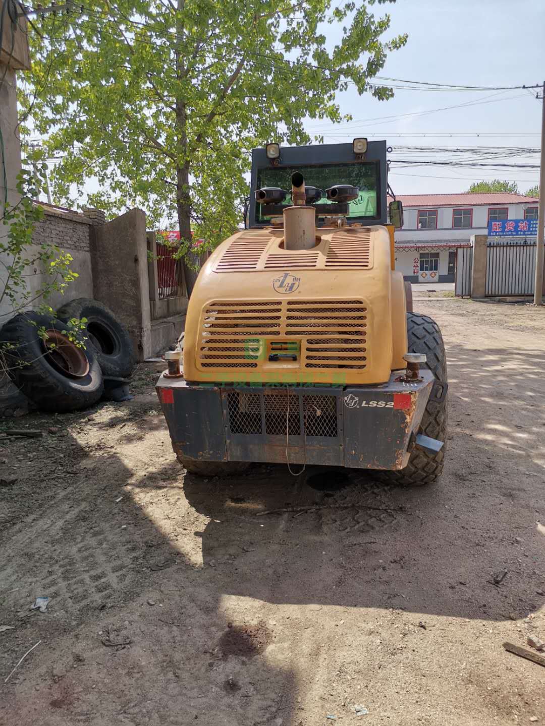 出售洛陽(yáng)16年20噸壓路機(jī)帶振動(dòng)