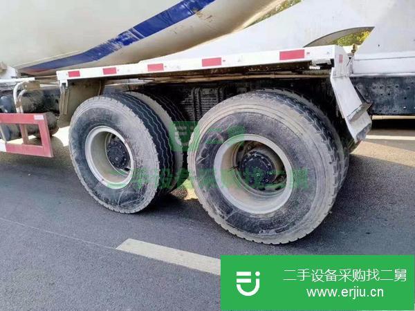 出售二手的17年國五大14方拉16方德龍攪拌罐車,全手續(xù),可以分期付款