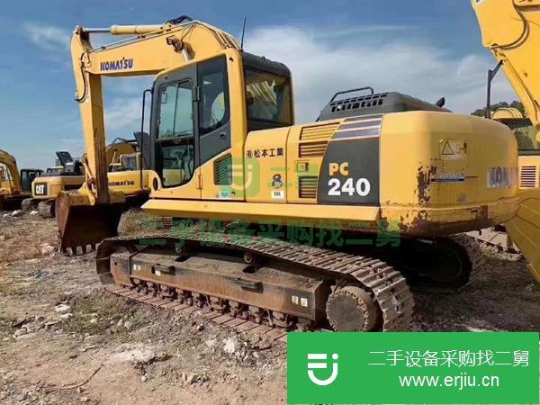 出售二手挖掘機小松240-8!