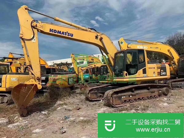 出售二手挖掘機小松240-8!