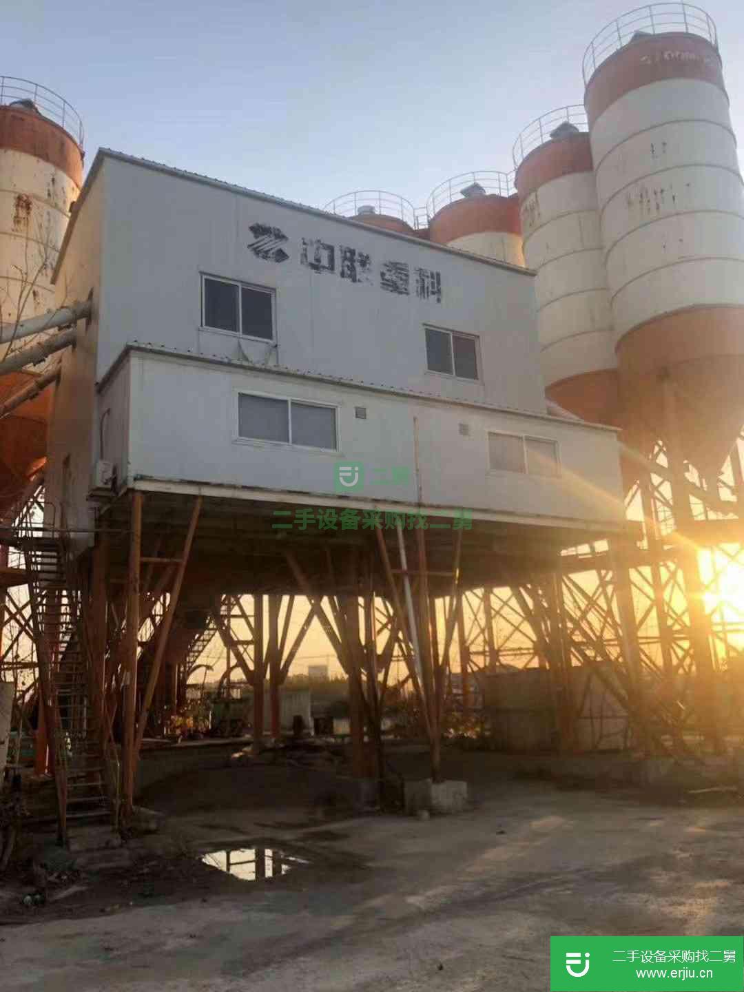 出售二手九成新攪拌站。