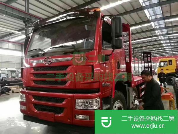 轉讓二手的解放前四后八平板  挖機拖車
