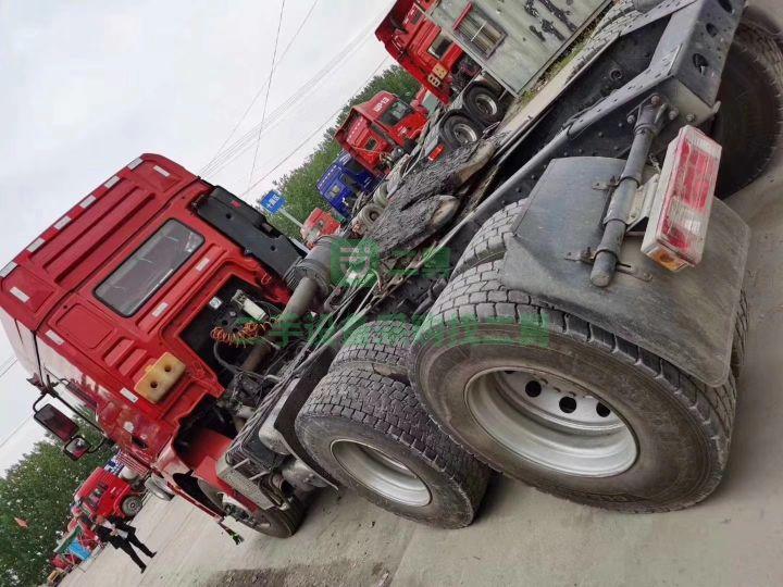 出售德龍新M3000牽引車，17年6月，430馬力，濰柴發(fā)動(dòng)機(jī)，
