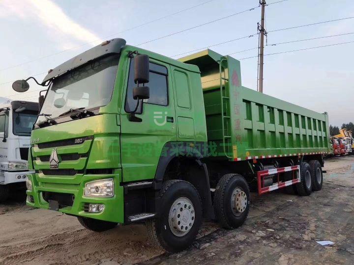 出售自卸車19年庫存LNG豪沃前四后八8.2米大箱 新車已上戶