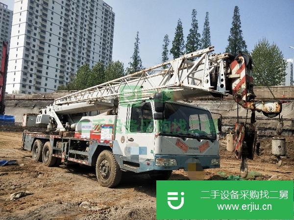 出售11年6月份中聯25v5吊車一臺