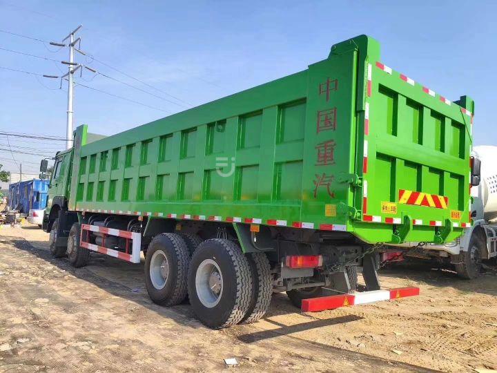 出售自卸車19年庫存LNG豪沃前四后八8.2米大箱 新車已上戶