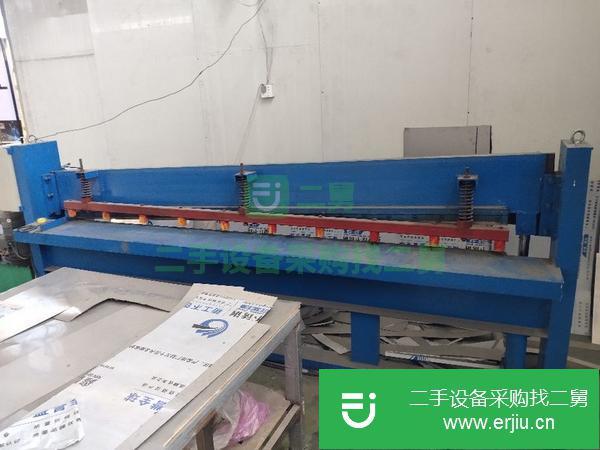 出售剪板機一臺，做不銹鋼廚柜設備，模具齊全，轉讓